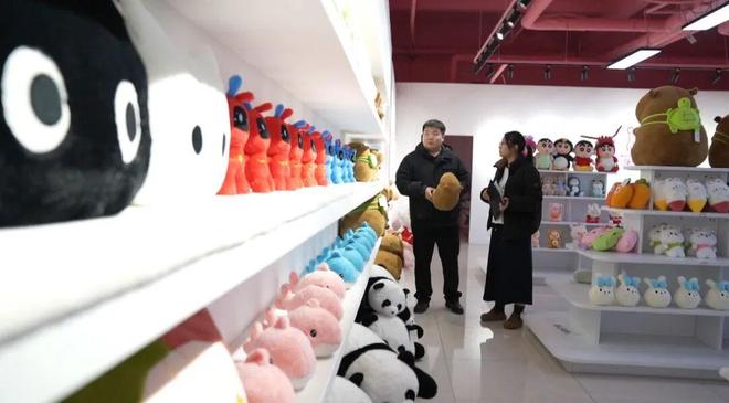 白溝新城毛絨玩具市場(chǎng)迎銷售旺季高峰，創(chuàng)意與品質(zhì)助推產(chǎn)業(yè)升級(jí)
